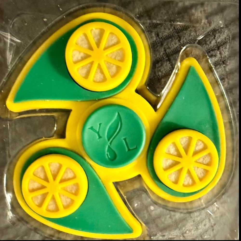 Young Living Aroma Spinner & Accessory Pack fidget spinning with essential oils